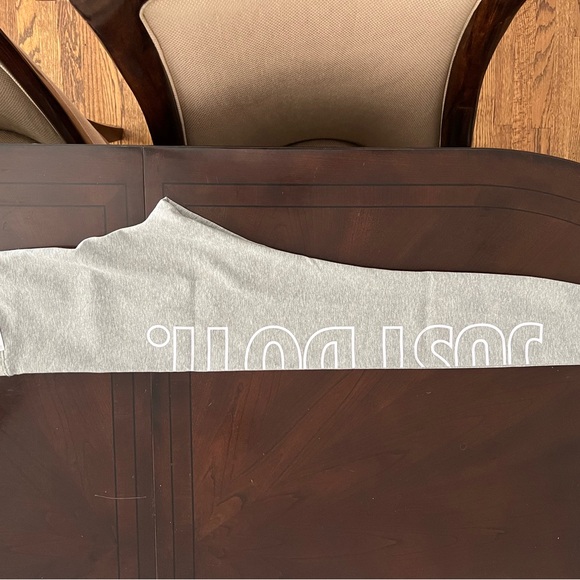 Nike Sportswear Classics
Women's Graphic High-Waisted Leggings - Picture 6 of 7